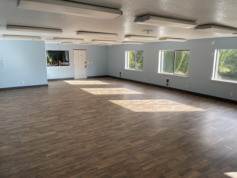 9222 Brownsville Hwy NE, Bremerton, WA for lease - Interior Photo - Image 2 of 10