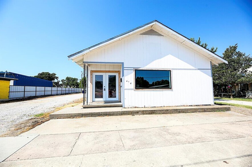 410 W Wise St, Bowie, TX for sale - Building Photo - Image 2 of 24