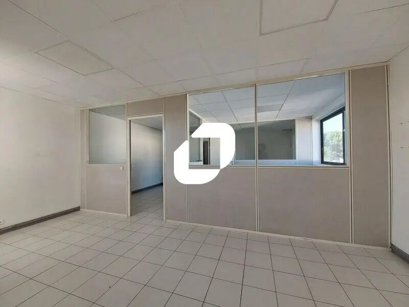 Office in Mauguio for lease Interior Photo- Image 1 of 23
