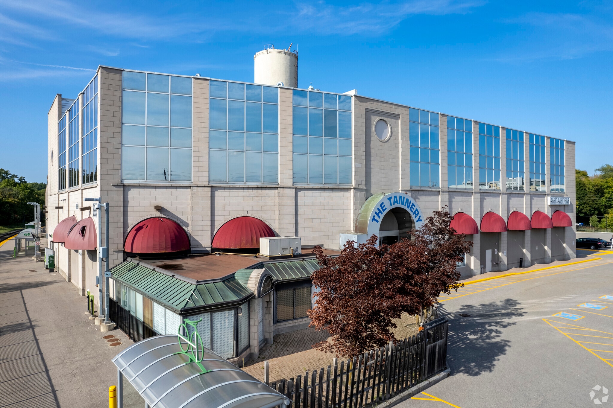 465 Davis Dr, Newmarket, ON for lease Primary Photo- Image 1 of 10