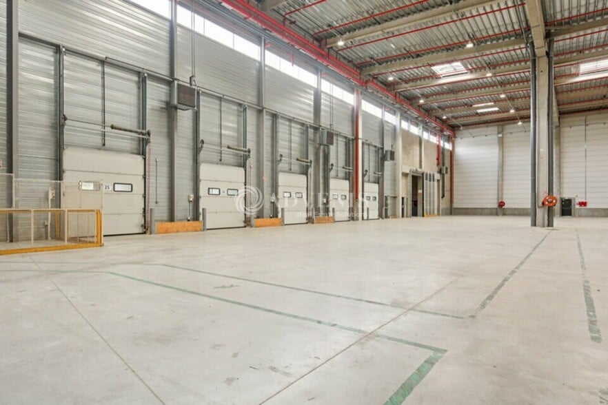 Industrial in Marly-la-Ville for lease - Building Photo - Image 3 of 12
