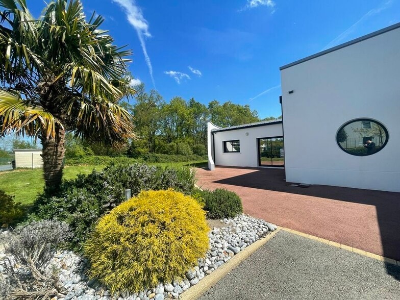 58 Rue Georges Charpak, Haute-Goulaine for sale - Building Photo - Image 2 of 10