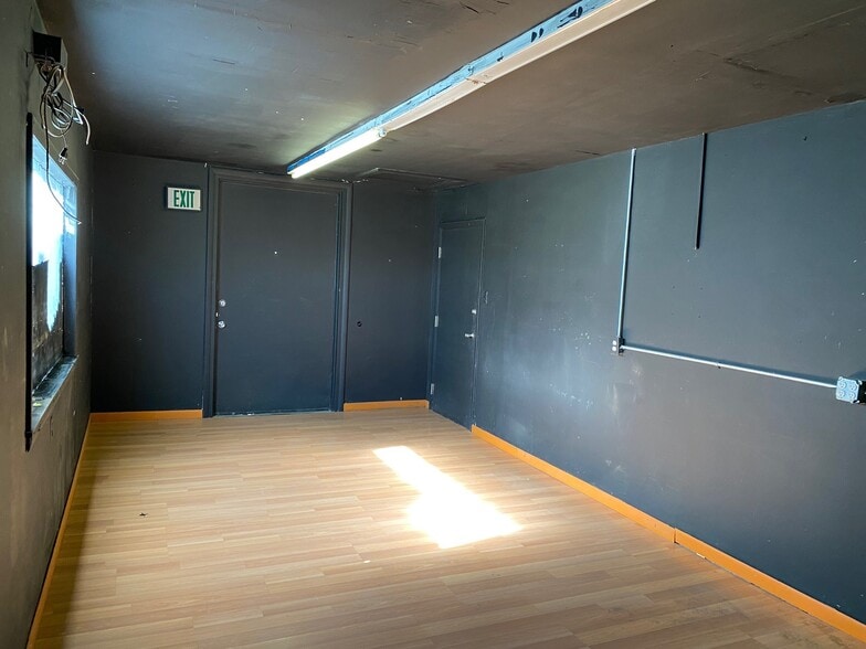 1707 N Harrison St, Fort Wayne, IN for sale - Interior Photo - Image 2 of 8