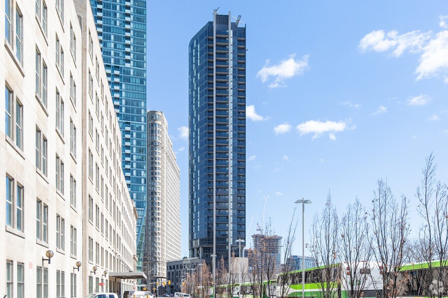 1 The Esplanade, Toronto, ON à louer - Photo du bâtiment - Image 2 de 4