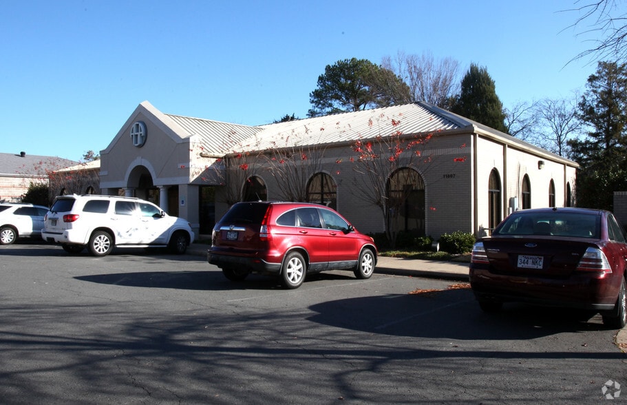 11807 Hinson Rd, Little Rock, AR for lease - Primary Photo - Image 1 of 2