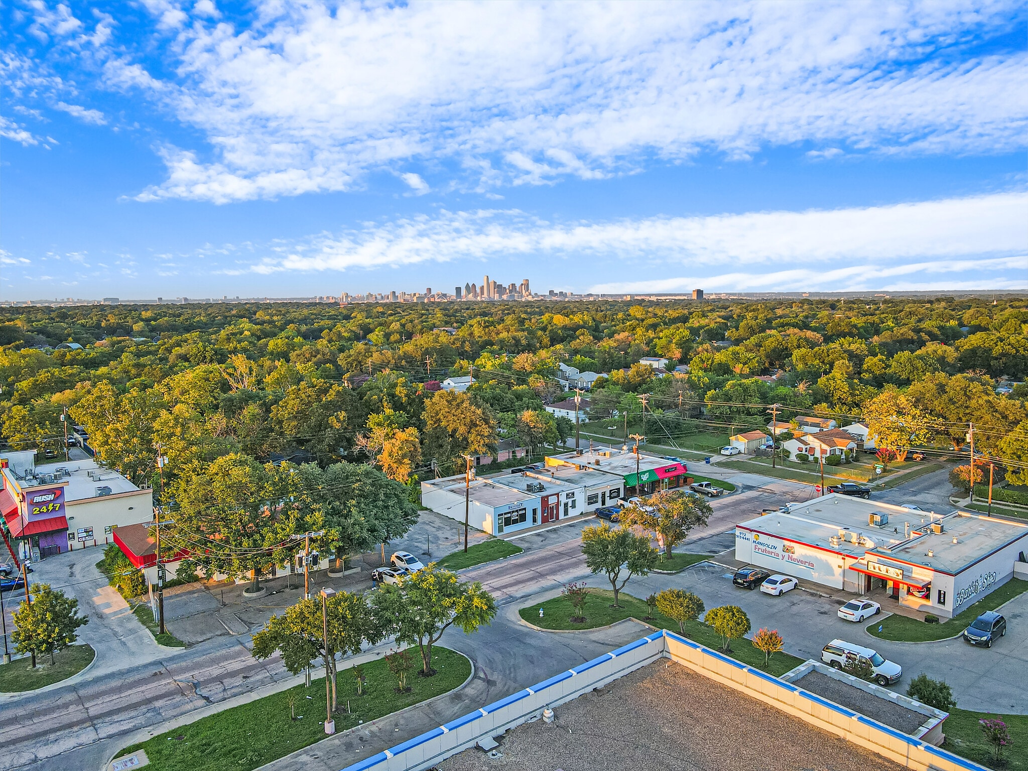 2309 Mountain Lake Rd, Dallas, TX for lease Primary Photo- Image 1 of 3