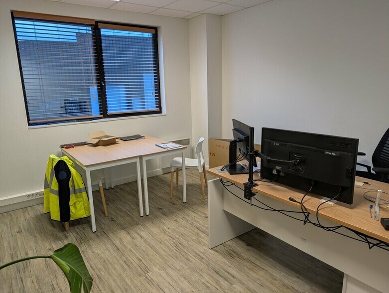 Flex in Cesson-Sévigné for lease - Interior Photo - Image 3 of 8