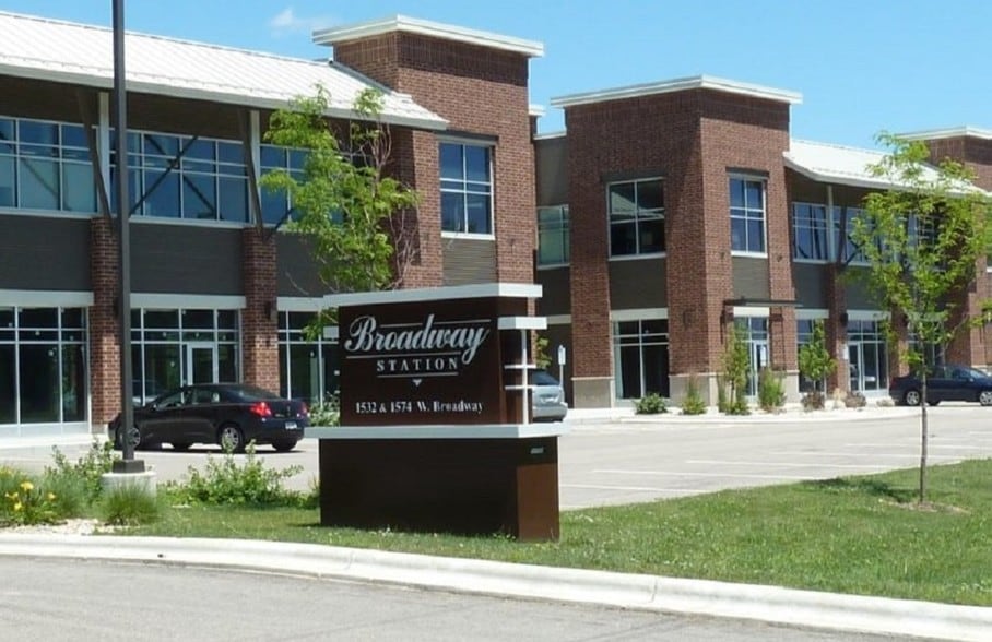 1532 W Broadway, Madison, WI à louer - Photo du bâtiment - Image 2 de 9