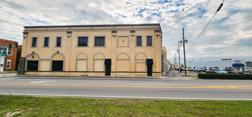 251 E Park Ave, Lake Wales, FL for lease - Building Photo - Image 3 of 3