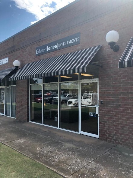 1932 W Lindsey St, Norman, OK à louer - Photo du bâtiment - Image 2 de 3