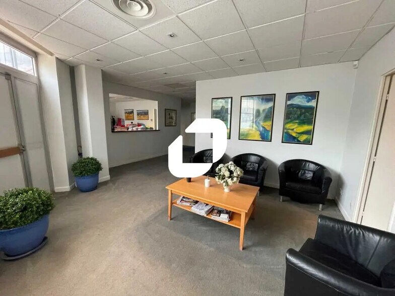 Bureau dans Évry-Courcouronnes à louer - Photo du bâtiment - Image 3 de 8