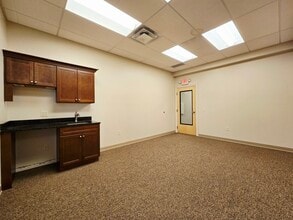 134-136 W Middle St, Chelsea, MI for lease Interior Photo- Image 2 of 5