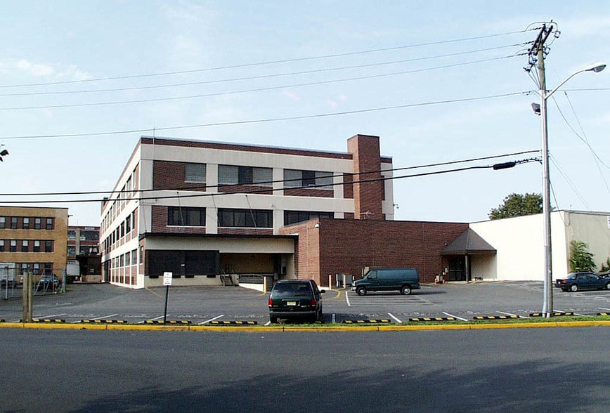 610-620 Frelinghuysen Ave, Newark, NJ for lease - Primary Photo - Image 2 of 3