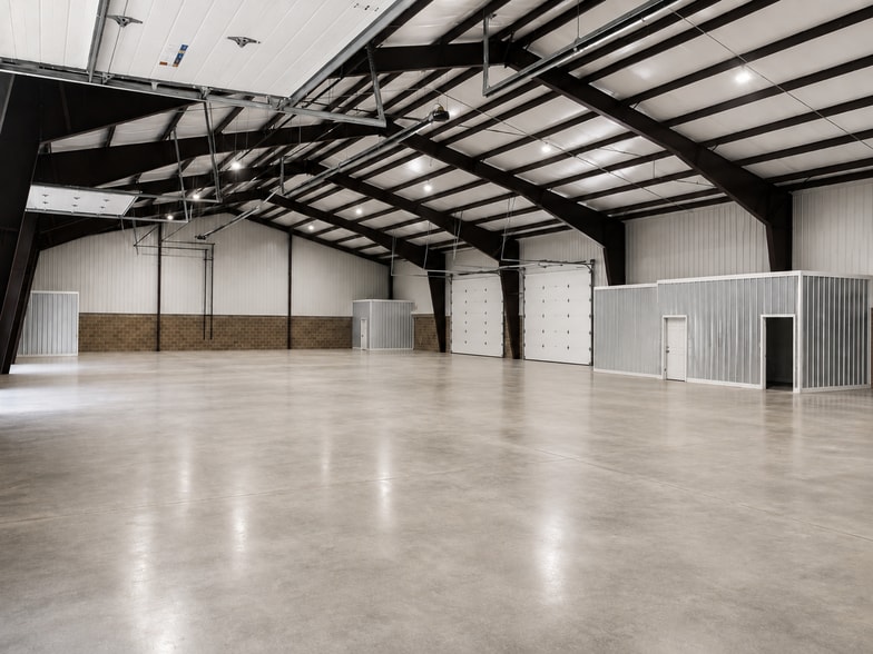 11226 Lemen Rd, Whitmore Lake, MI for lease - Building Photo - Image 2 of 5