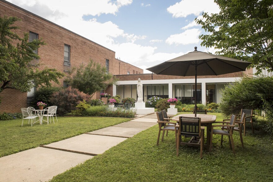 8901 New Hampshire Ave, Silver Spring, MD à vendre - Photo du bâtiment - Image 3 de 14