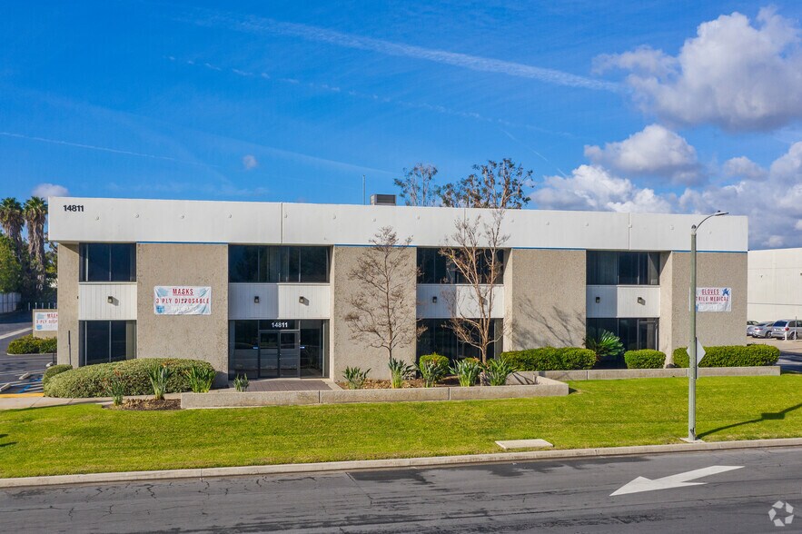 14811 Myford Rd, Tustin, CA à louer - Photo du bâtiment - Image 2 de 8