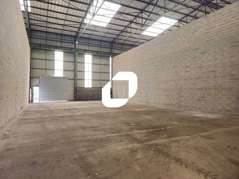 Flex in Beauvais for sale - Building Photo - Image 1 of 7