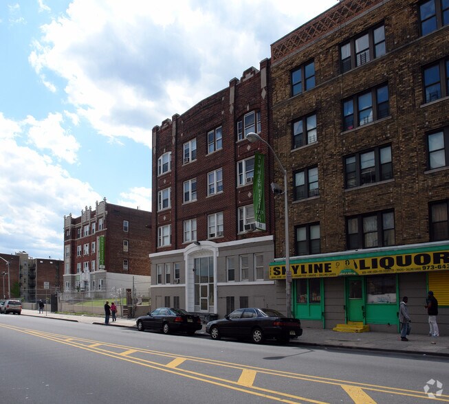 737 Martin Luther King Jr Blvd, Newark, NJ à vendre - Photo du bâtiment - Image 3 de 4