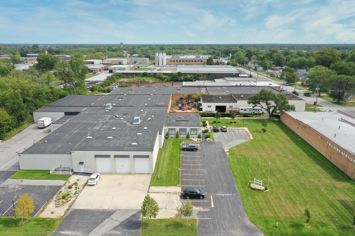 3333 East End Ave, South Chicago Heights, IL for lease Primary Photo- Image 1 of 12