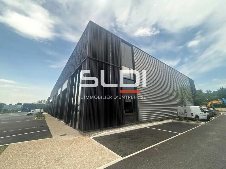 Flex in Trévoux for lease - Building Photo - Image 2 of 8