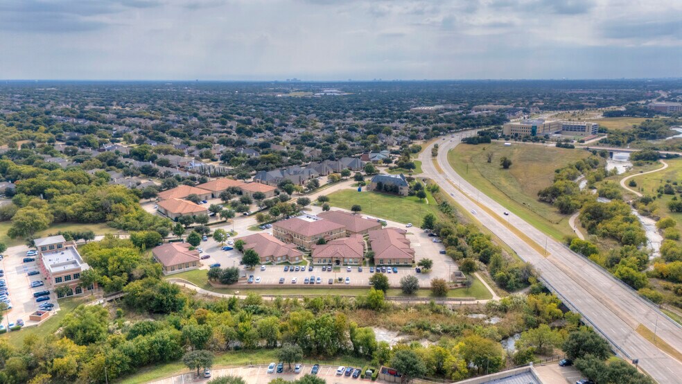 7711 San Jacinto Pl, Plano, TX à louer - Photo du bâtiment - Image 2 de 40