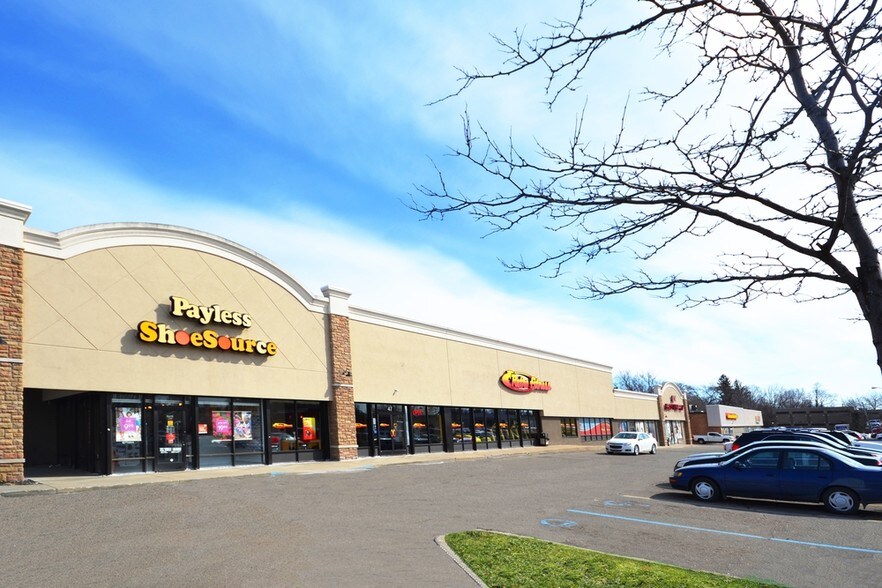 3-71 S Telegraph Rd, Pontiac, MI à louer - Photo du bâtiment - Image 2 de 13