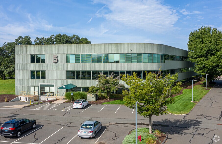 5 Waterside Crossing, Windsor, CT à louer - Photo du bâtiment - Image 1 de 16