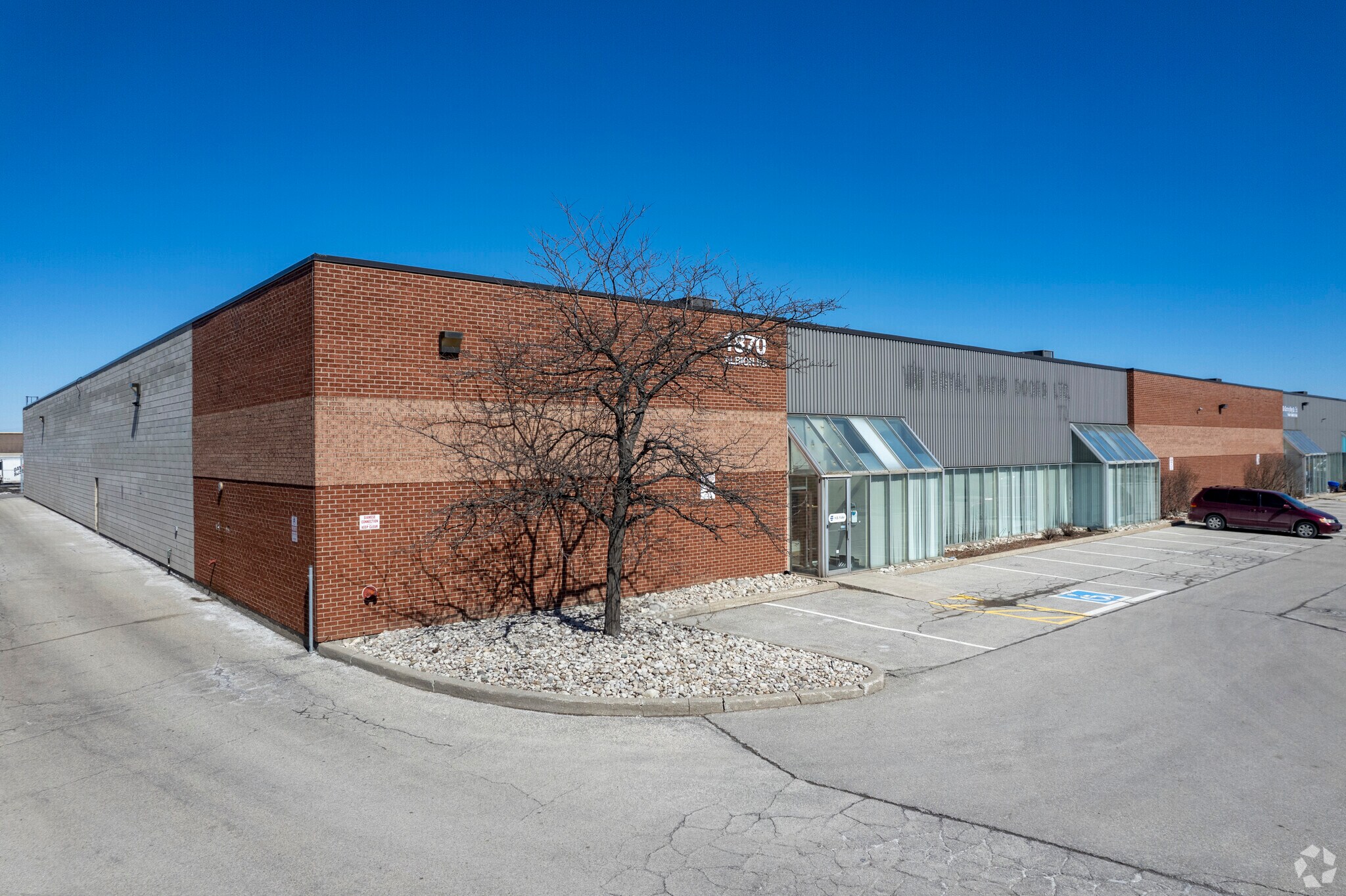 1870 Albion Rd, Toronto, ON à vendre Photo principale- Image 1 de 1