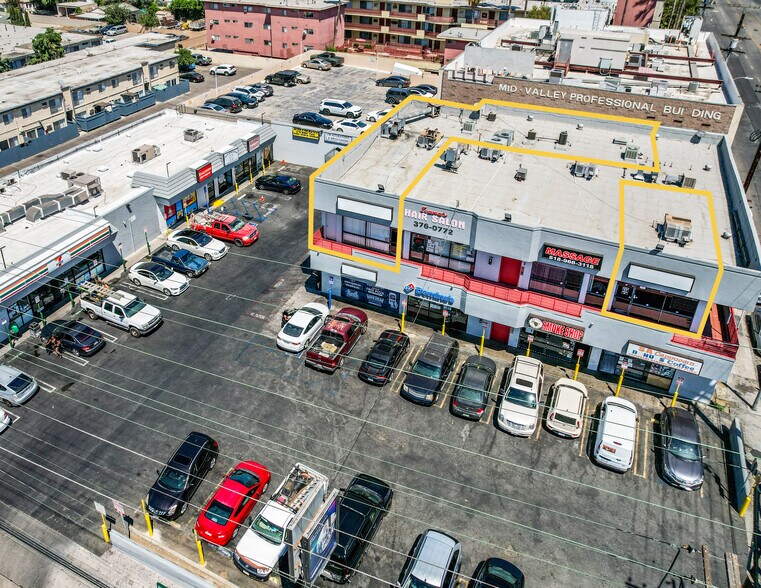 6801-6817 Sepulveda Blvd, Van Nuys, CA à louer - Photo du bâtiment - Image 2 de 20