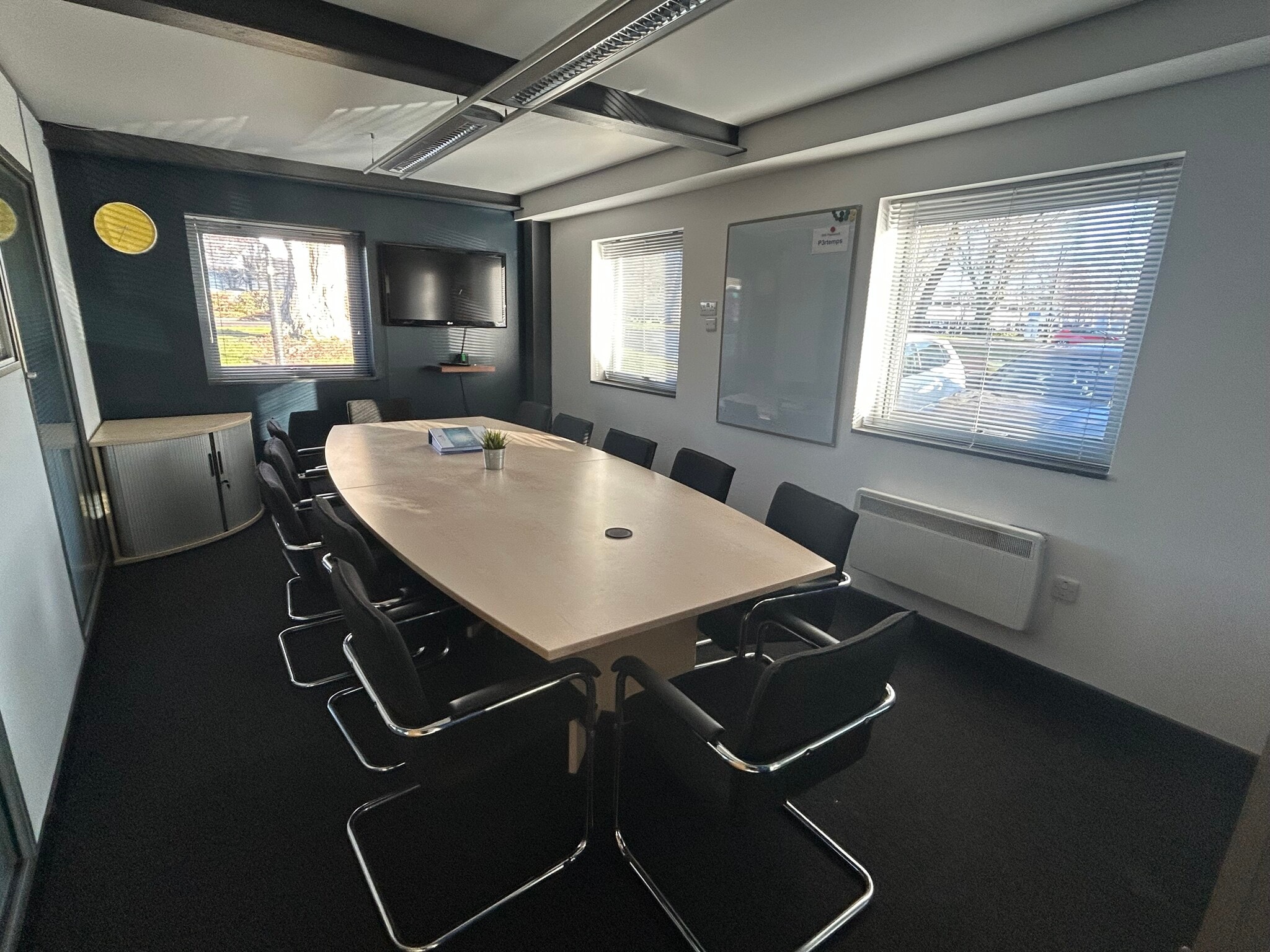 Pine Ct, Swindon for lease Interior Photo- Image 1 of 3