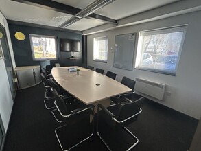 Pine Ct, Swindon for lease Interior Photo- Image 1 of 3