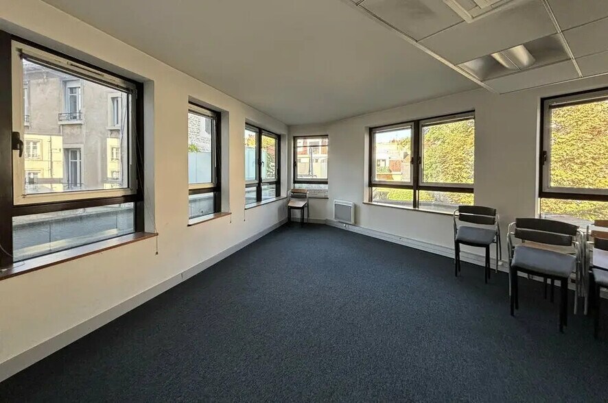 14 Rue Du Chapeau Rouge, Dijon for lease - Interior Photo - Image 3 of 16