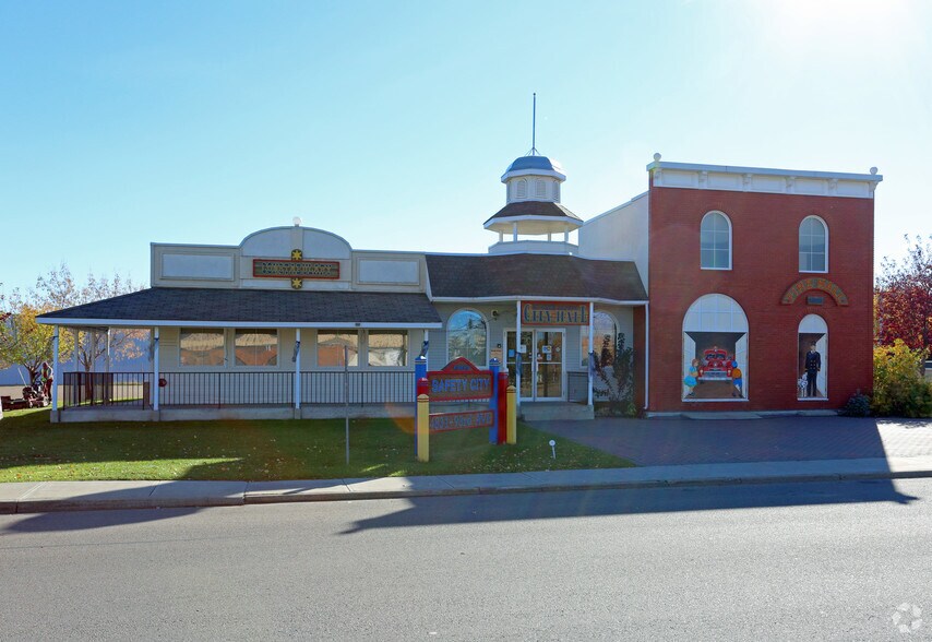 4839 93th Ave NW, Edmonton, AB à vendre - Photo du bâtiment - Image 3 de 3