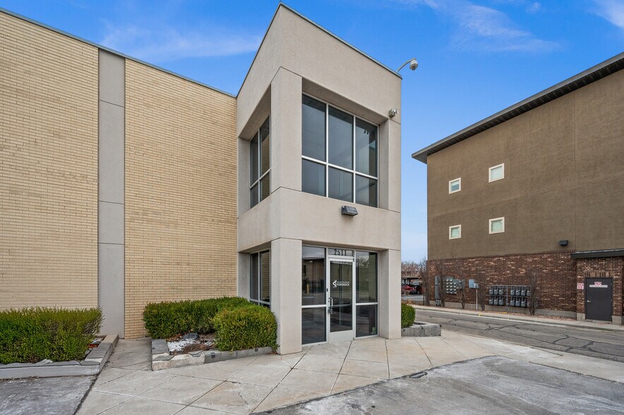 2495-2511 S West Temple, South Salt Lake, UT à louer - Photo du bâtiment - Image 2 de 16