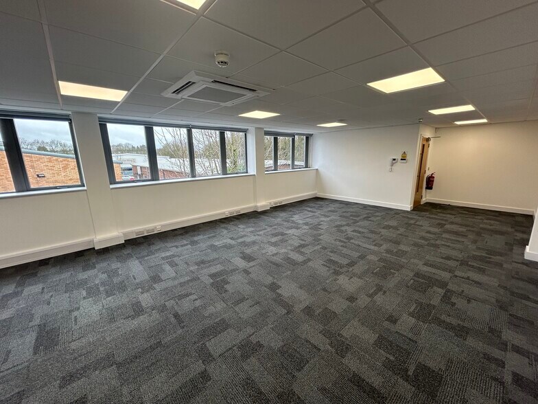 Bond Av, Milton Keynes à louer - Photo du bâtiment - Image 3 de 25