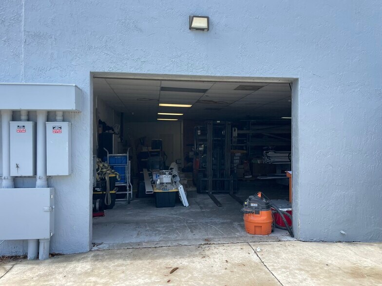 278 Semoran Commerce Pl, Apopka, FL for sale - Building Photo - Image 3 of 15