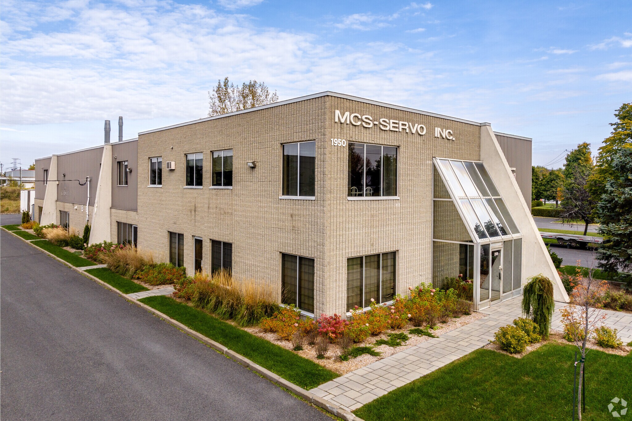 1950 Rue Marie-Victorin, St-Bruno-de-Montarville, QC for sale Building Photo- Image 1 of 1