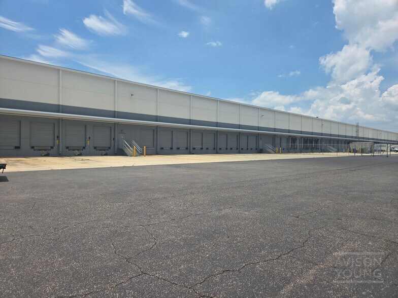 4406 Madison Industrial Ln, Tampa, FL à louer - Photo du bâtiment - Image 2 de 4