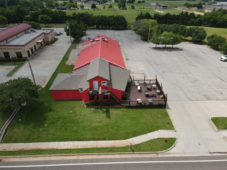 2130 Alameda St, Norman, OK à louer - Photo du bâtiment - Image 3 de 6