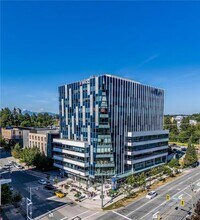 13761 96th Av, Surrey, BC à louer Photo du bâtiment- Image 1 de 2