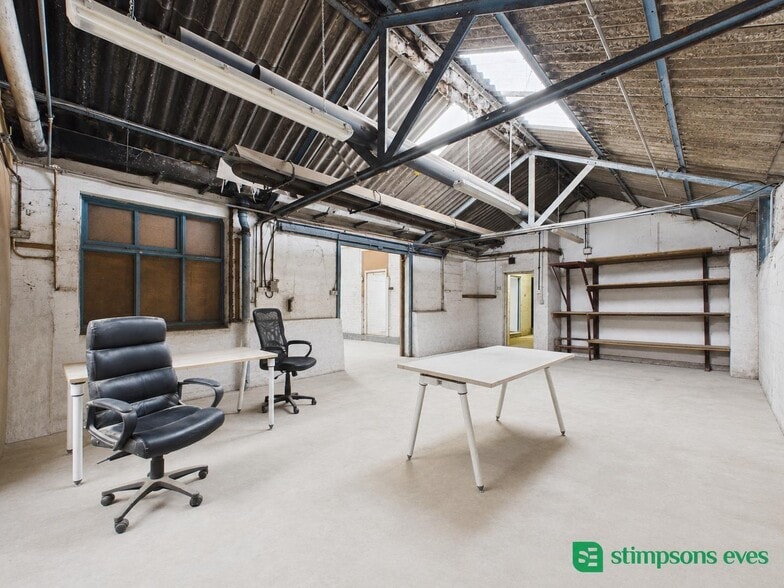 1 London Rd, Luton for lease - Building Photo - Image 3 of 12