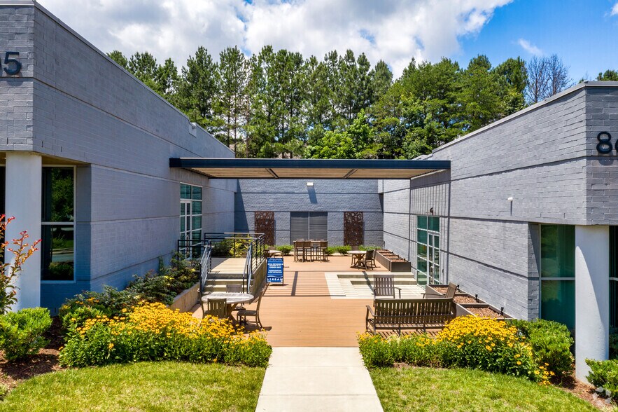 8535-8615 Cliff Cameron Dr, Charlotte, NC à louer - Photo du bâtiment - Image 3 de 6