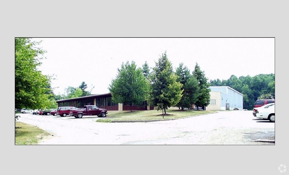 524 E Washington St, Chagrin Falls, OH for lease - Building Photo - Image 2 of 3