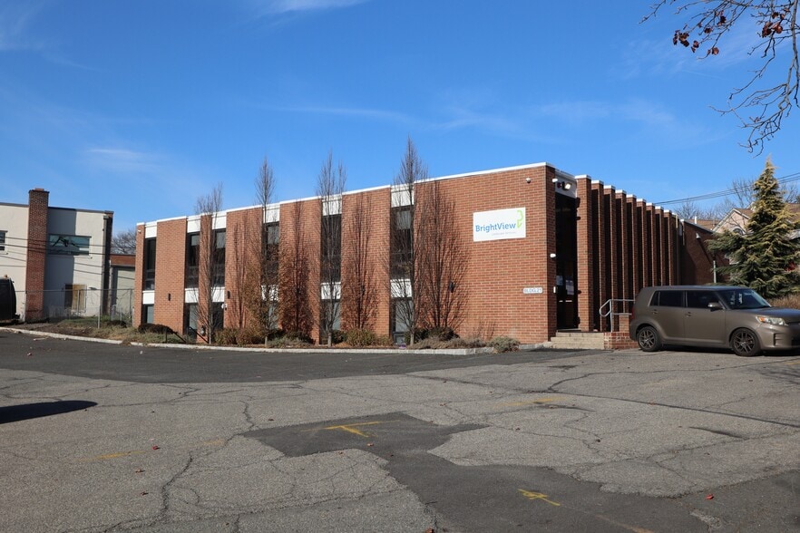 360 Florence Ave, Hillside, NJ for lease - Building Photo - Image 2 of 32