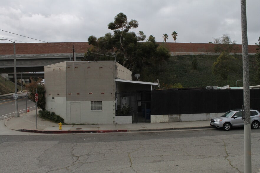 661 N Pacific Ave, San Pedro, CA à vendre - Photo du bâtiment - Image 3 de 24