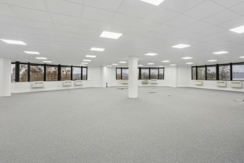 Office in Argenteuil for lease - Interior Photo - Image 3 of 9