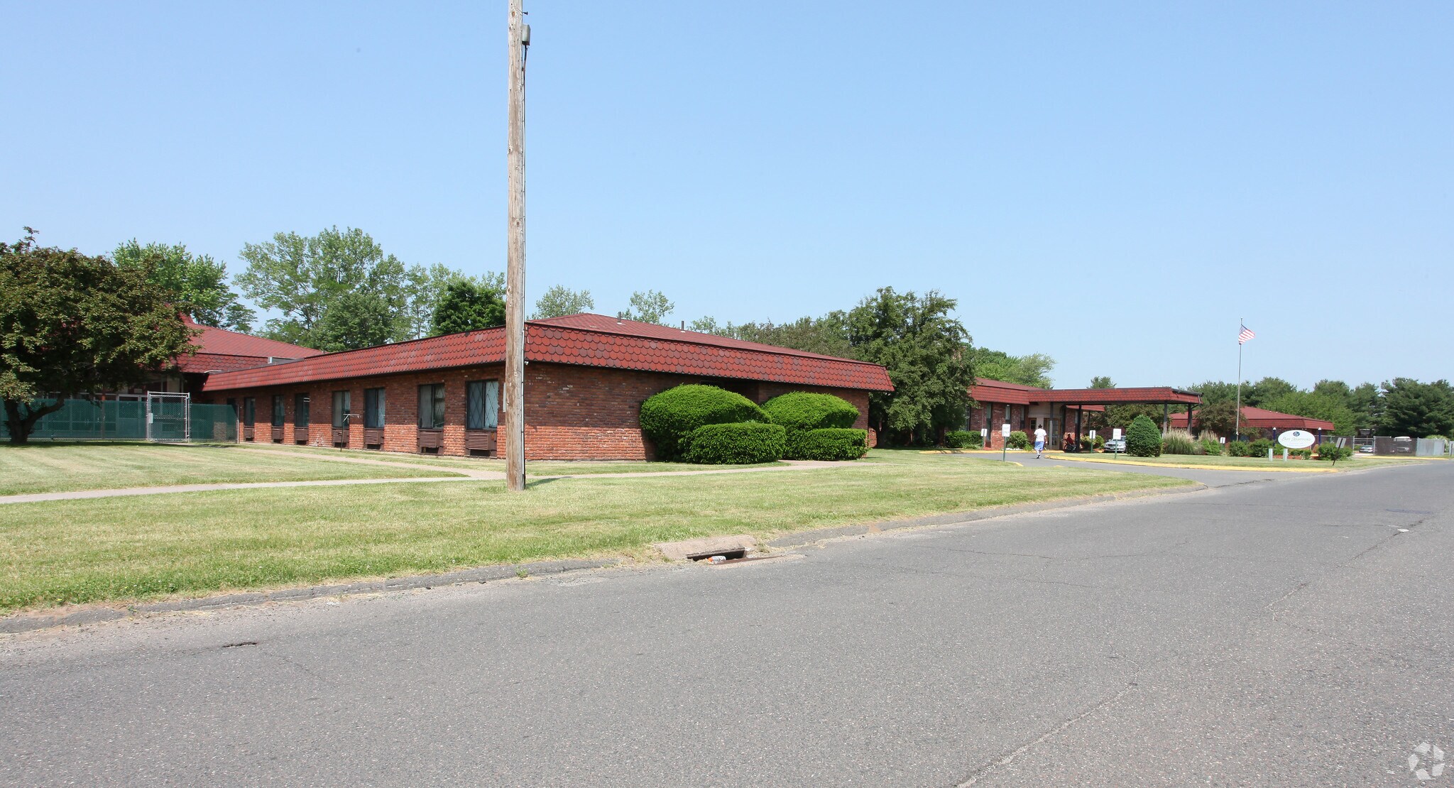 51 Applegate Ln, East Hartford, CT for sale Primary Photo- Image 1 of 1