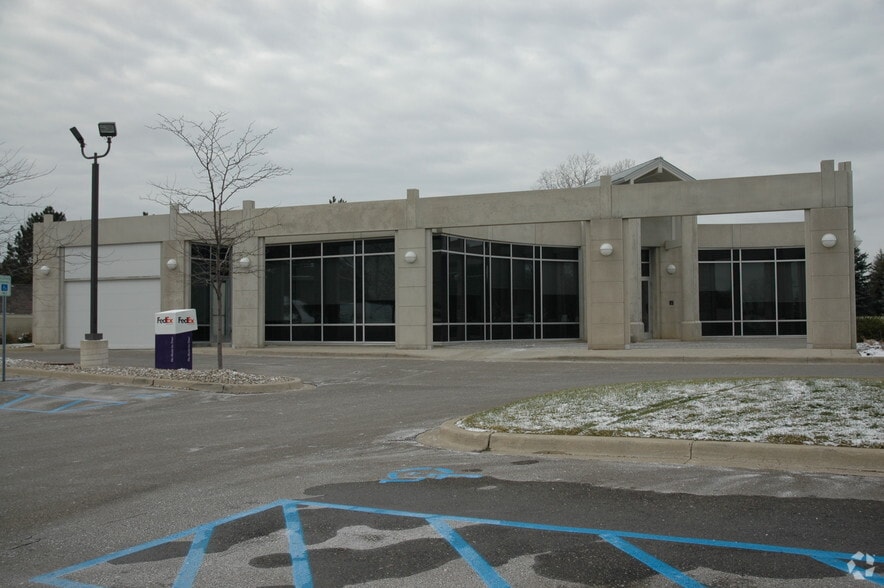 1900 S Telegraph Rd, Bloomfield Hills, MI à louer - Photo du bâtiment - Image 2 de 8