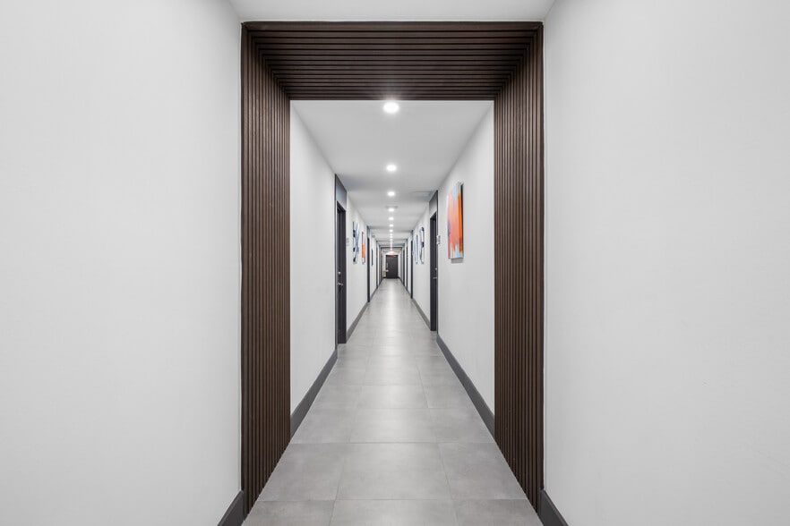 2640 Hollywood Blvd, Hollywood, FL for lease - Building Photo - Image 2 of 5