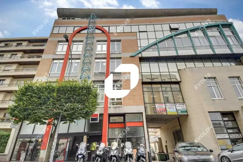 Office in Montreuil for lease - Building Photo - Image 2 of 10